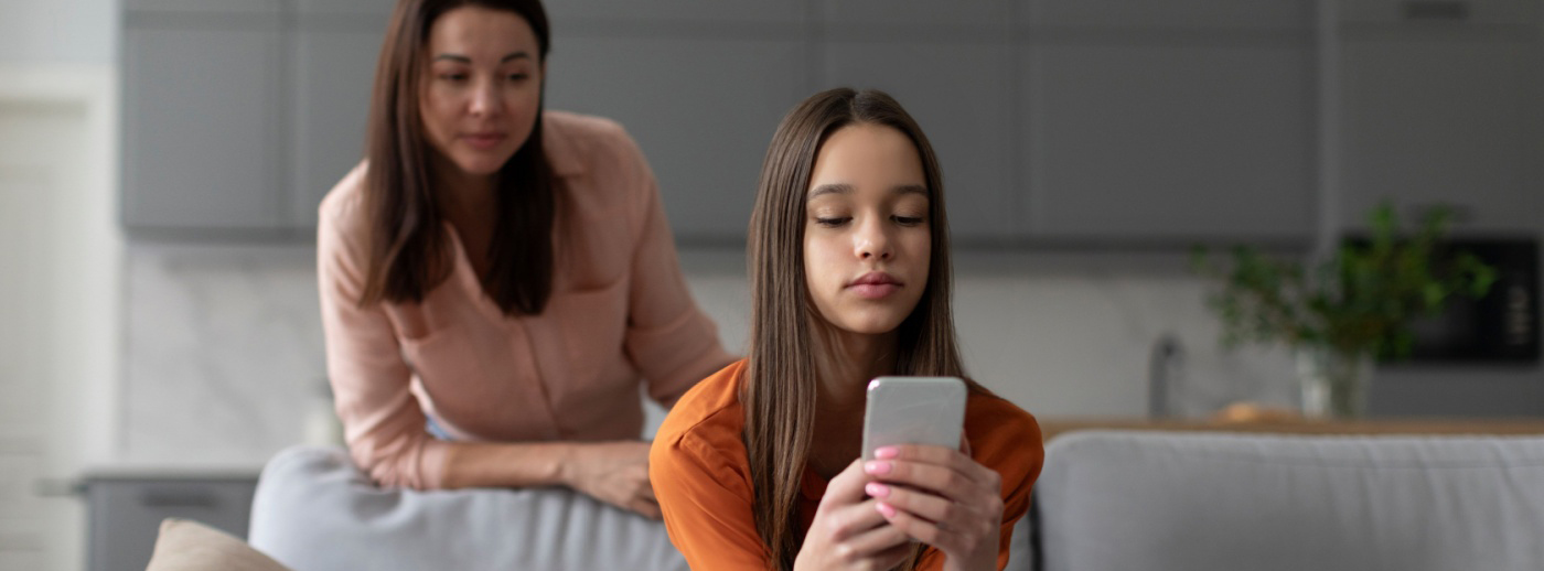 How to locate iPhone 17 Pro Max location with own phone?